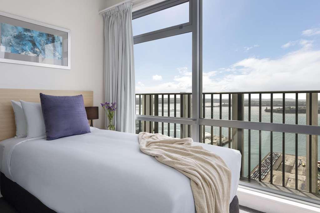 Auckland Harbour Suites Room photo